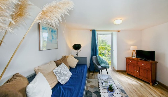 Naturally-calm – nature retreat with garden, jacuzzi and sauna