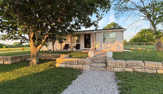 Cozy 2-bedroom house on 6-acres in Louisburg, close to wedding venues
