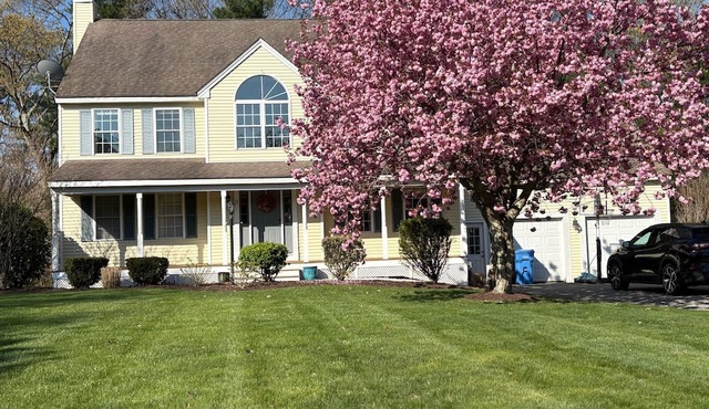 Spacious home 3 minutes from Boston/Gillette Stadium!