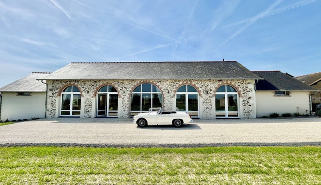 4-bedroom country house, sleeps 8, between Loire and Èvre