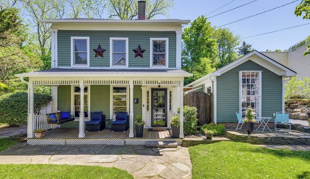 Main St Retreat! 1895 Farmhouse in Port Jefferson