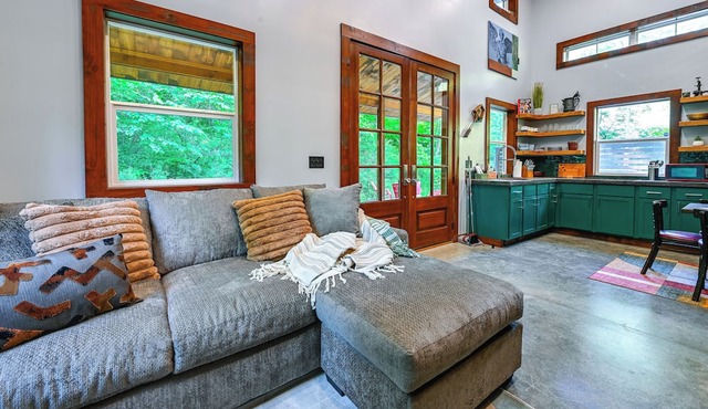 Appalachian Cabin Haven! Gateway to Lake Linville!