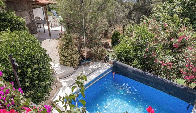 House downstairs new detached house with pool, BBQ and views to Barcelona