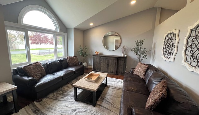 Kenyon Escape - 5 bedrooms - 6 beds - 2.5 baths - Near National Sports Center