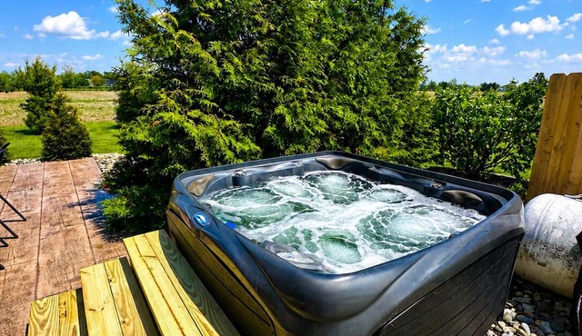 Providence Rustic Retreat-Couples getaway!