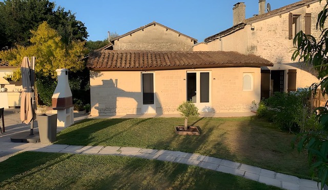 Bed and Breakfast 'La Charente-Chambre Naturiste' with Shared Pool, Wi-Fi and Air Conditioning