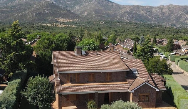 Villa with pool in the mountains