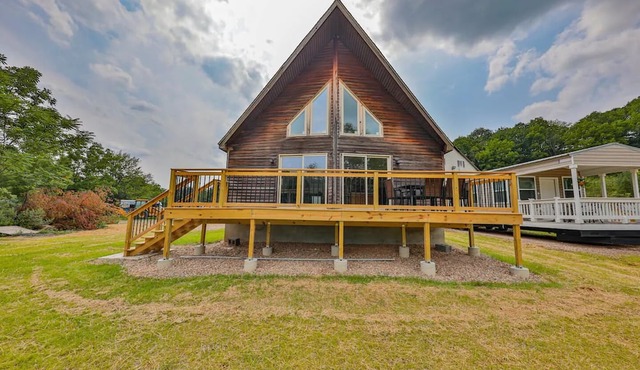 Lovely 3-bedroom chalet with AC in welcoming Lehighton