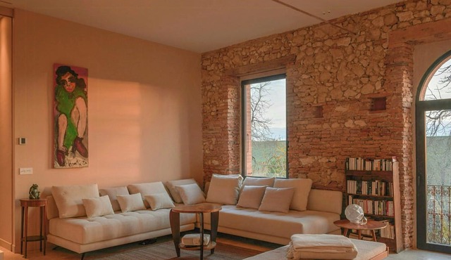 Artistic estate surrounded by fields in Gascony