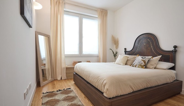 BRIGHT LUXURY APARTMENT