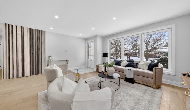 Toronto Newly Renovated 3BR Home | Free Parking