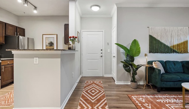 Modern Ground Floor 1BR w/Pool, WiFi & Parking
