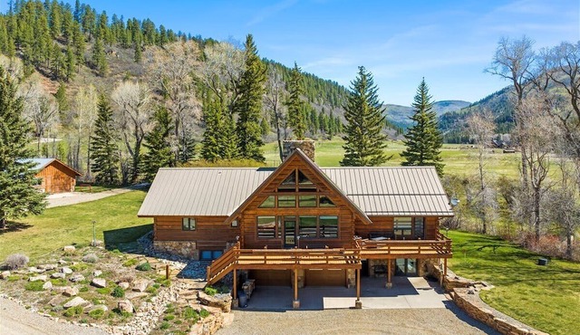 Goble Creek Ranch | On River + Hot Tub + 65 Acre