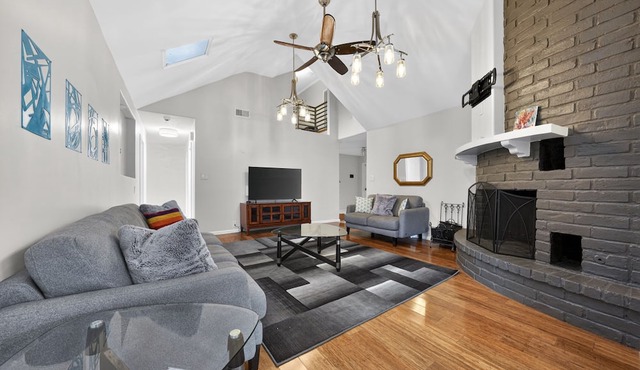 NEW! San Antonio Retreat 5BR Sleeps 9 |Near Fiesta TX