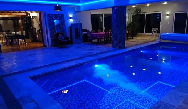 Large reception area indoor swimming pool 15 min north of rennes 30 min saint malo
