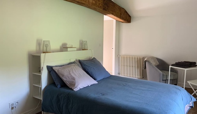 Lussac Saint Emilion Room with Shared Terrace, Garden & Wi-Fi