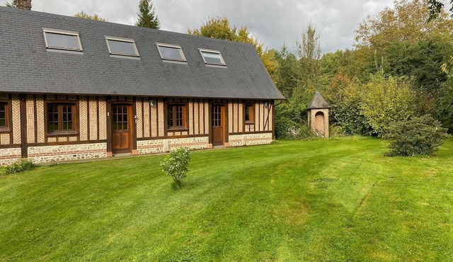 Charming country cottage with fireplace near Rouen and the Normandy coast