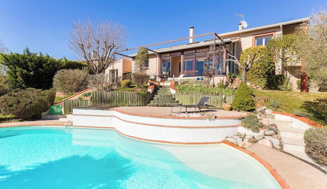 PRESTIGIOUS VILLA ON THE HILLSIDES OF TOULOUSE IDEAL FOR VACATIONS