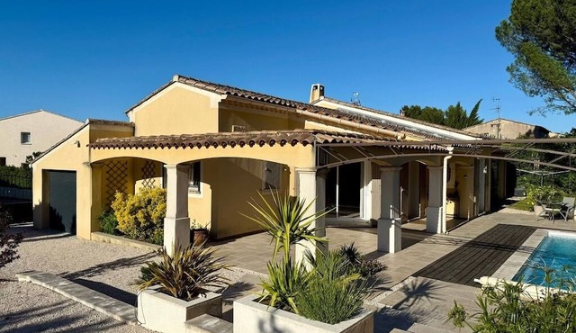 140 m² villa with swimming pool near Avignon