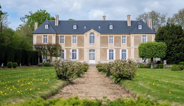 18th century chateau in the immediate vicinity of Bayeux and the D-Day landing beaches