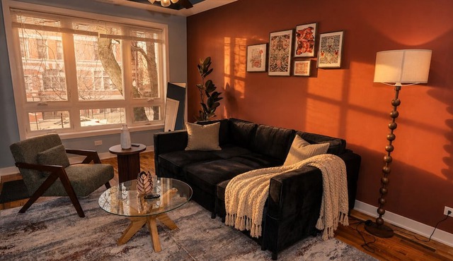 Urban Chicago 3BR Retreat, 5 min to West Loop