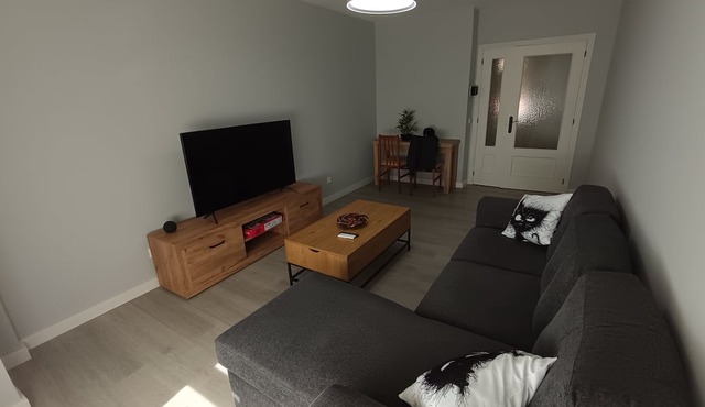 Modern apartment. Quiet area and connected to the center of Logroño.