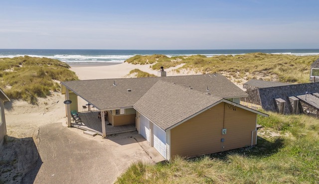 Oceanfront Bayshore Escape w/Hot Tub & Bay Views