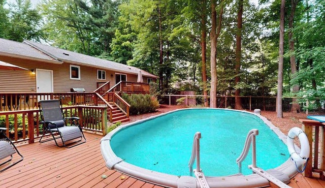 Spacious Dog Friendly Home w/heated pool, fenced yard, gas grill, & fire pit