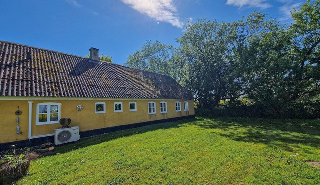 Stunning home in Løkken with WiFi