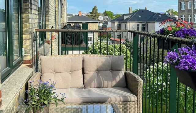Classic Frederiksberg apartment with balcony