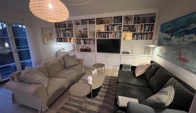 Historic Charlottenlund villa with balcony & castle park