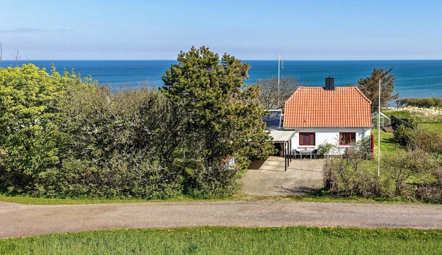 Fisherman's cottage with sea views in Cold Hawaii