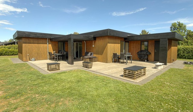 Amazing home in Grenaa with WiFi