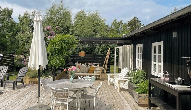 Cosy beach house close to the sea and jetty
