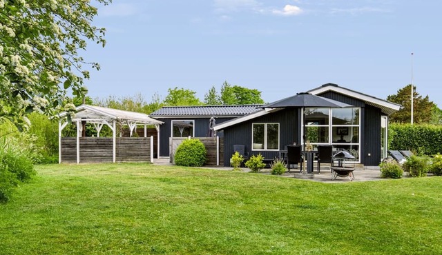 "Glum" - 300m from the sea by Interhome