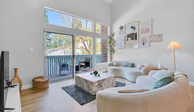 High Ceilings 3BR with Loft-2 Baths Pool & Jacuzzi