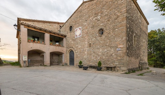 Chalet 'Casa Refugi Les Orenetes' with Shared Terrace and Kitchen
