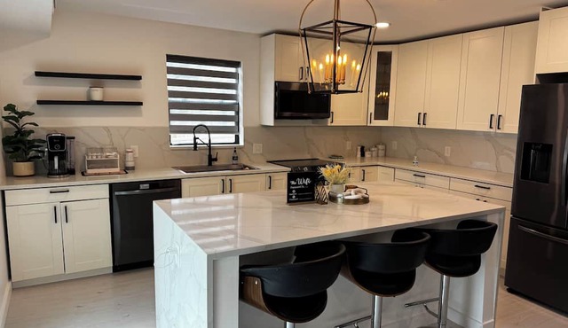 Modern house in heart of Minneapolis, All the amenities, No Clean Fee
