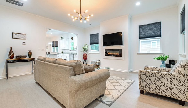 Pet-Friendly Hogansville Home: Walk to Downtown!