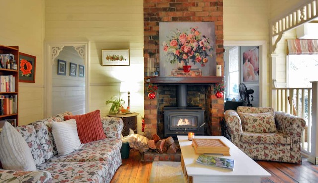 'Willow Cottage' Serene Stay in the Heart of Town