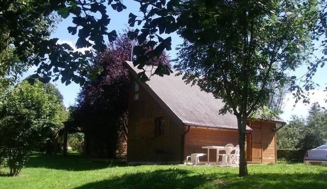Independent chalets with terrace and children's games in Mesples