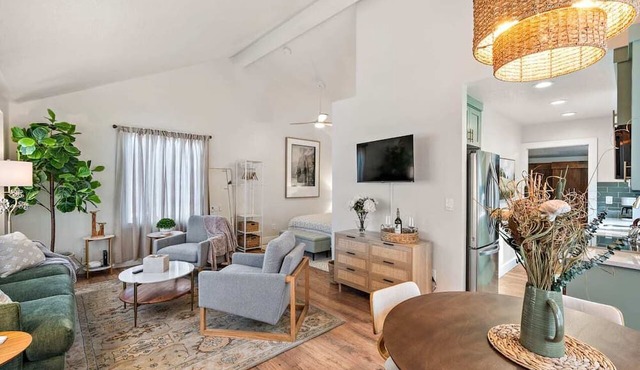 Boise Bungalow by Velo N End Studio w Hot Tub