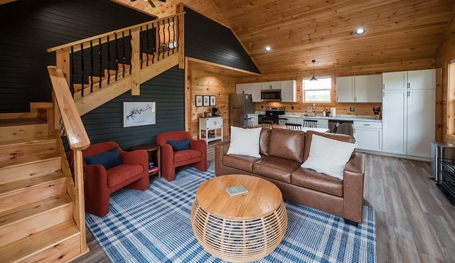 HOT TUB~Dog Friendly Cabin~Fishing~River boat ramp~20 Min to Lake Cumberland