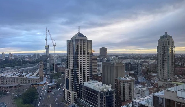 Modern 2BR Gem in Sydney CBD