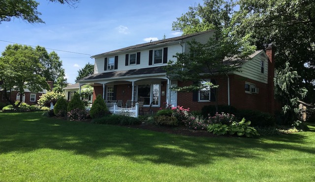 Large 7 Bedroom Home in the Heart of Dutch Country-perfect for large groups