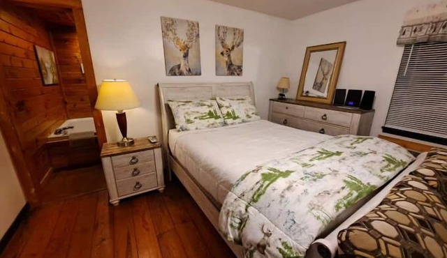 Pet Friendly Cabin Hideaway For 2! Cabin 7