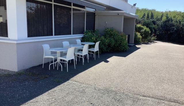 3-star hotel in a quiet setting. All rooms are air-conditioned.