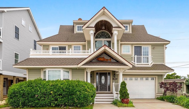 Charming newly updated home in Avalon with endless views of bay and sunset