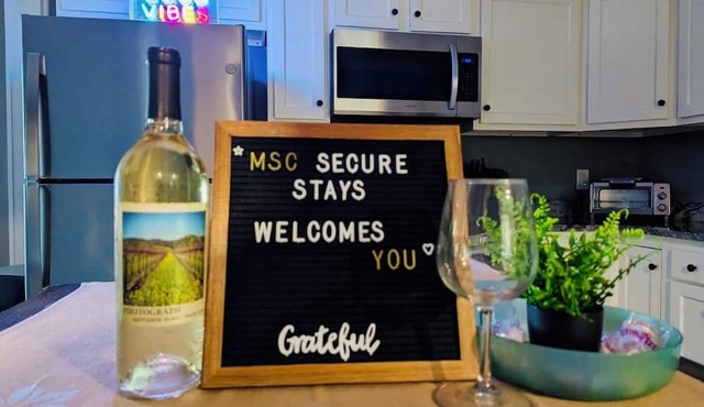 Modern 2-br apartment in Southside Flats PGH. Free WIFI, Free Coffee, Free Wine