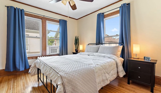 Uptown Classic 5BR Comfort Near Lake Path
